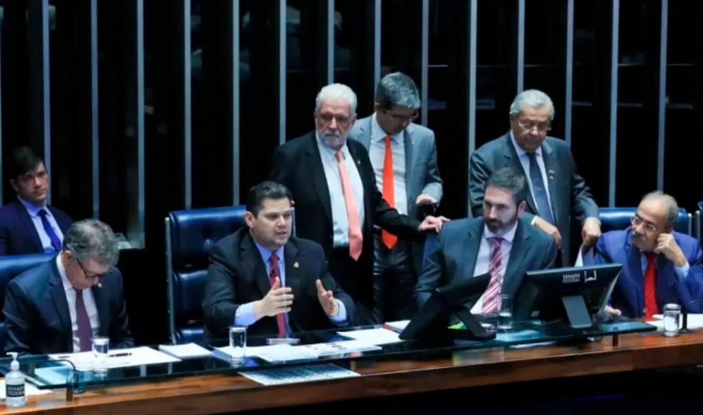 Senado aprova PEC que dá mais autonomia para guardas municipais e agentes de trânsito