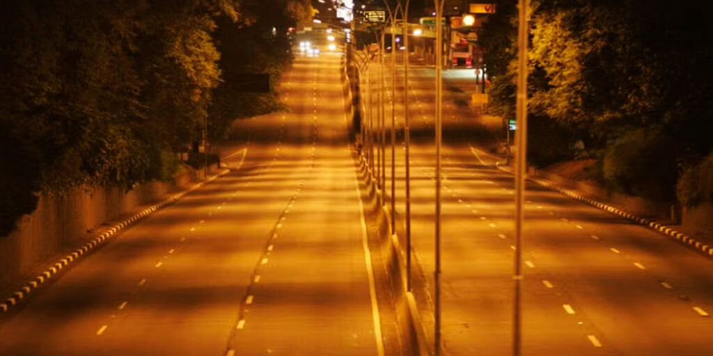 Avenida 23 de Maio, em São Paulo, vazia após ataques do PCC — Foto: Lawrence Bodnar/Diário SP